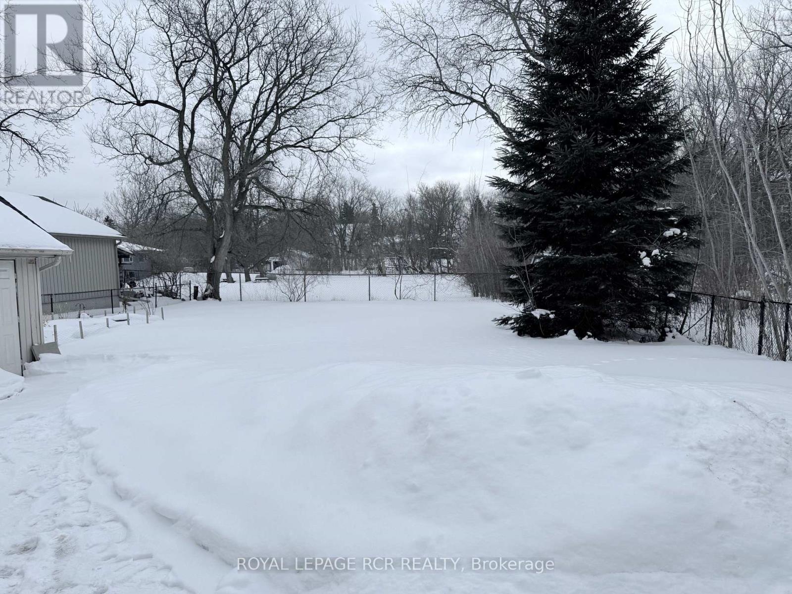 86 Roxborough Road, Newmarket (Gorham-College Manor), Ontario  L3Y 3L2 - Photo 3 - N12768902