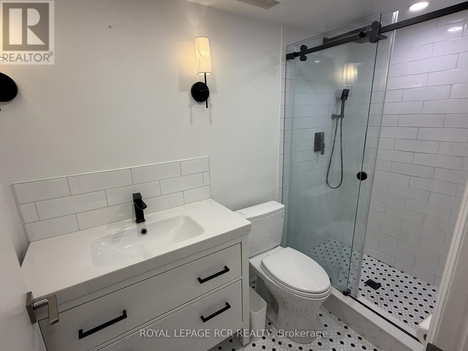 86 Roxborough Road, Newmarket (Gorham-College Manor), Ontario  L3Y 3L2 - Photo 7 - N12768902