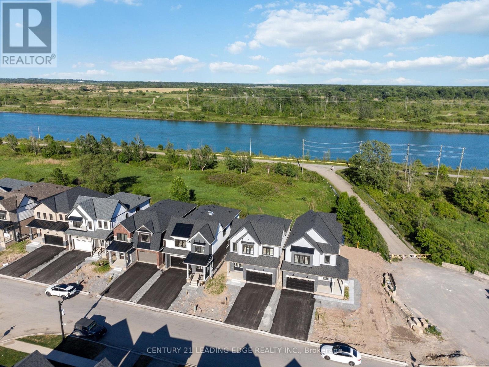 20 Aviron Crescent, Welland, Ontario  L3B 0M3 - Photo 2 - X12769126