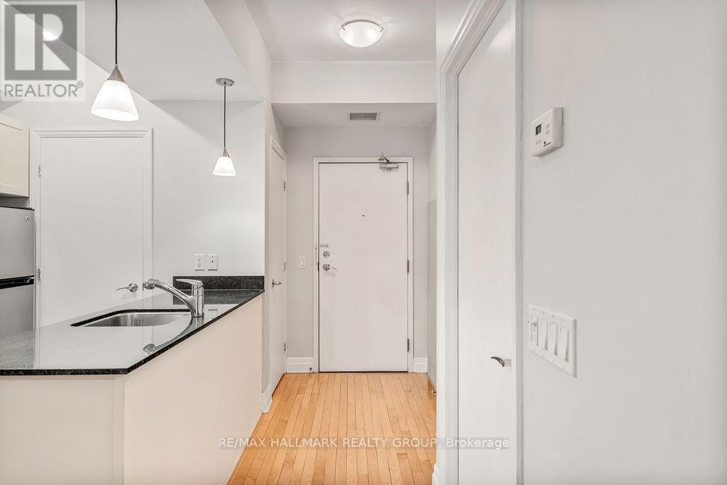 914 - 235 Kent Street, Ottawa, Ontario  K2P 2B9 - Photo 6 - X12459270