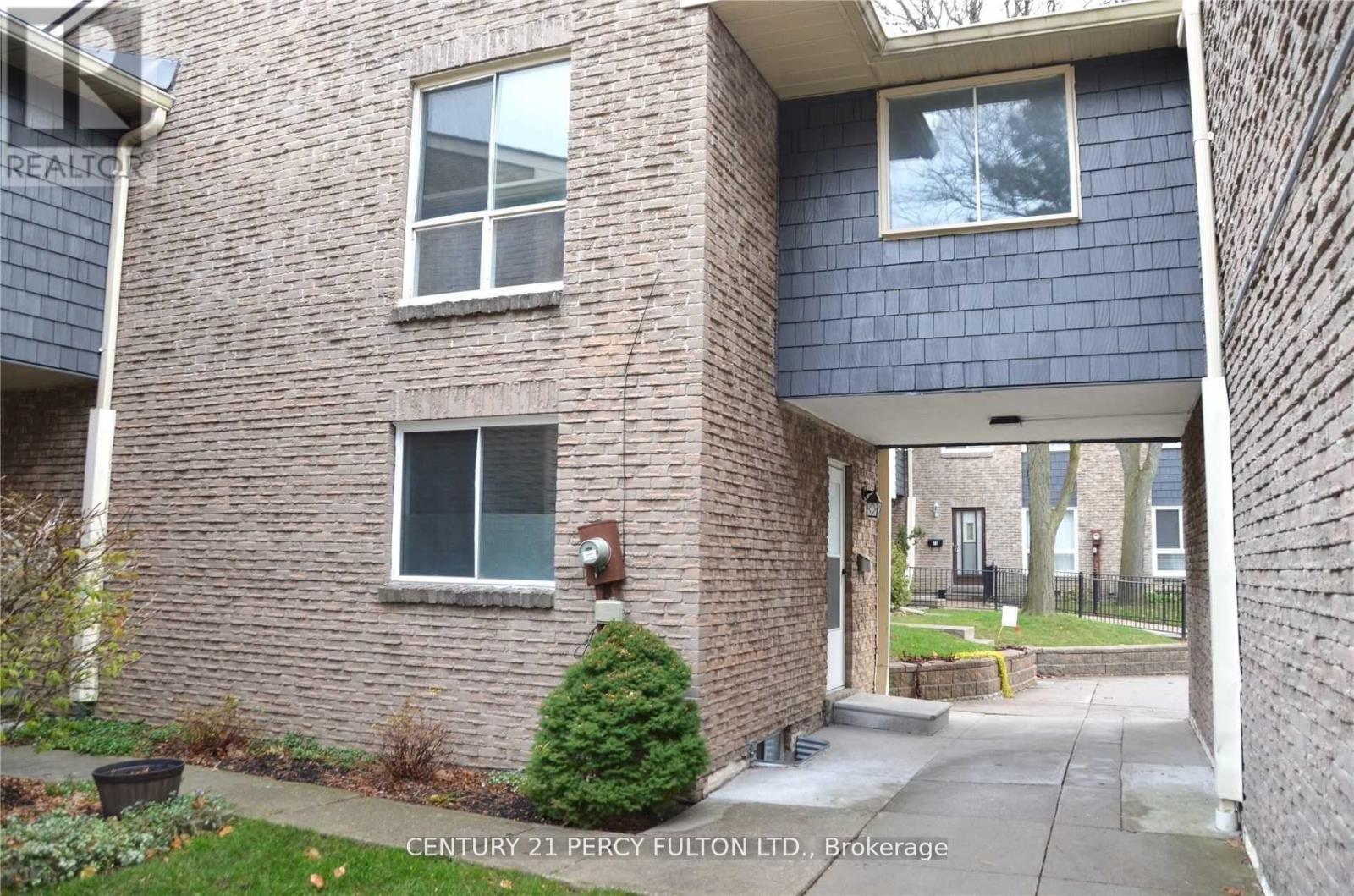 26 Lady Fern Way, Toronto, Ontario  M2J 4M5 - Photo 2 - C12769150