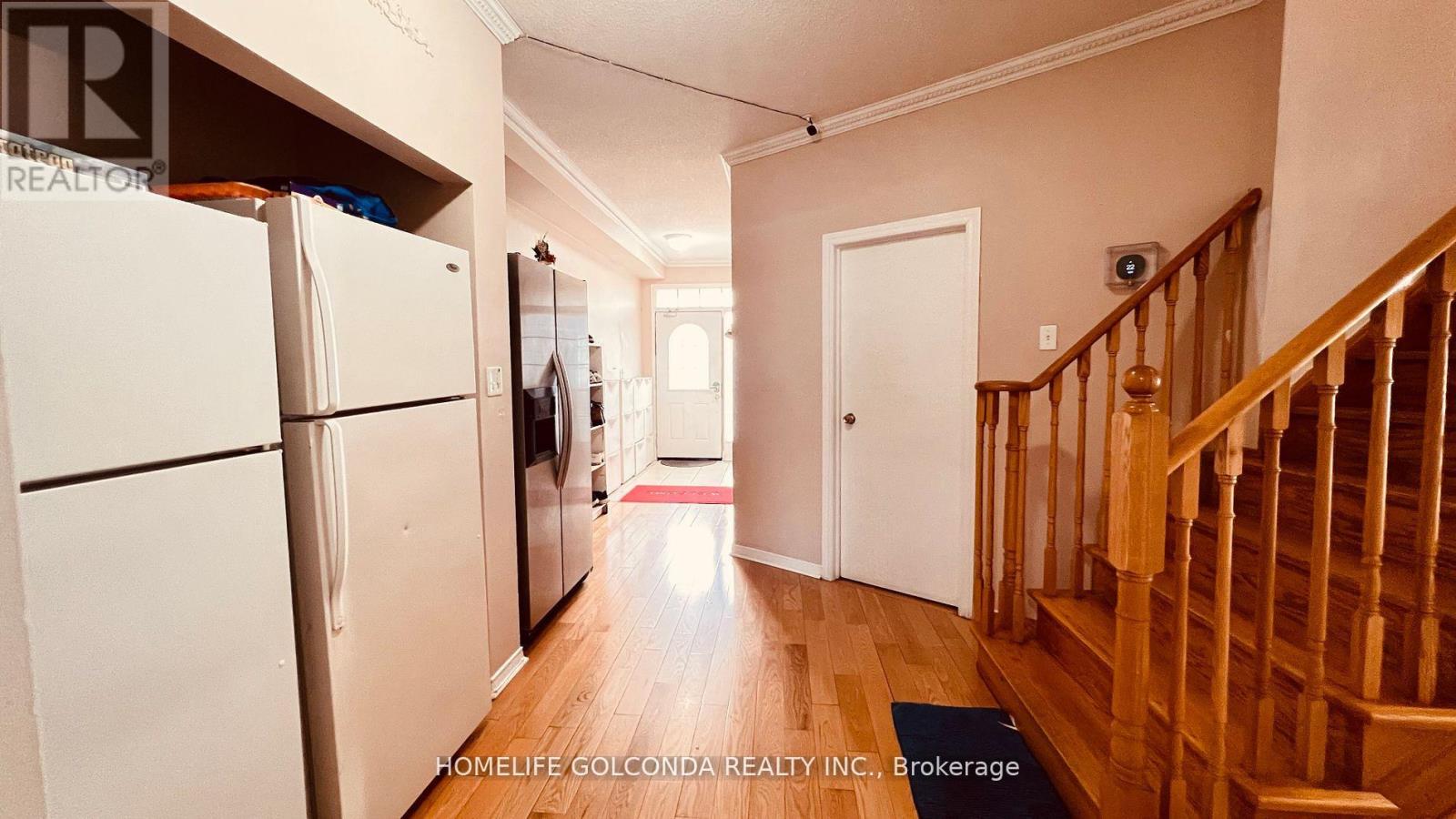 22 Troyer Avenue, Toronto, Ontario  M3J 0A3 - Photo 6 - W12769158