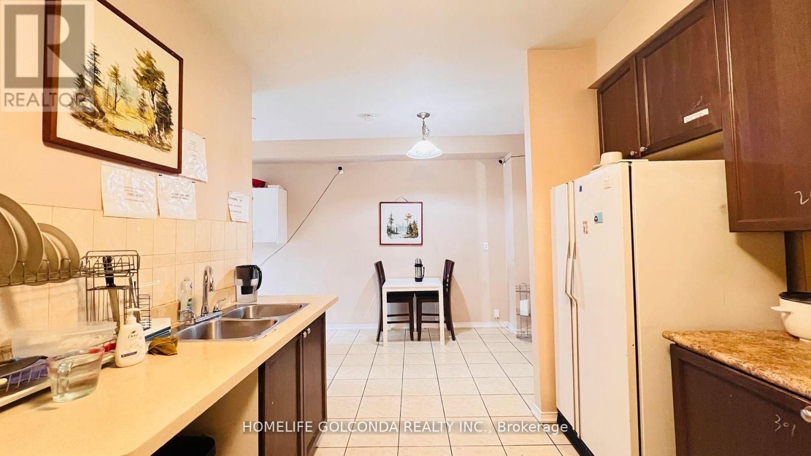 22 Troyer Avenue, Toronto, Ontario  M3J 0A3 - Photo 7 - W12769158