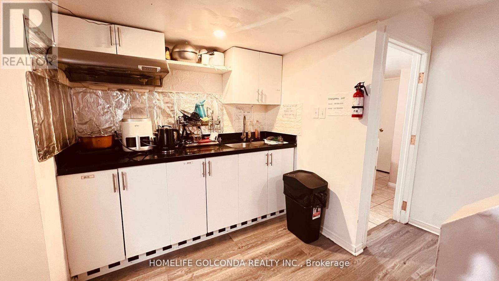 22 Troyer Avenue, Toronto, Ontario  M3J 0A3 - Photo 8 - W12769158