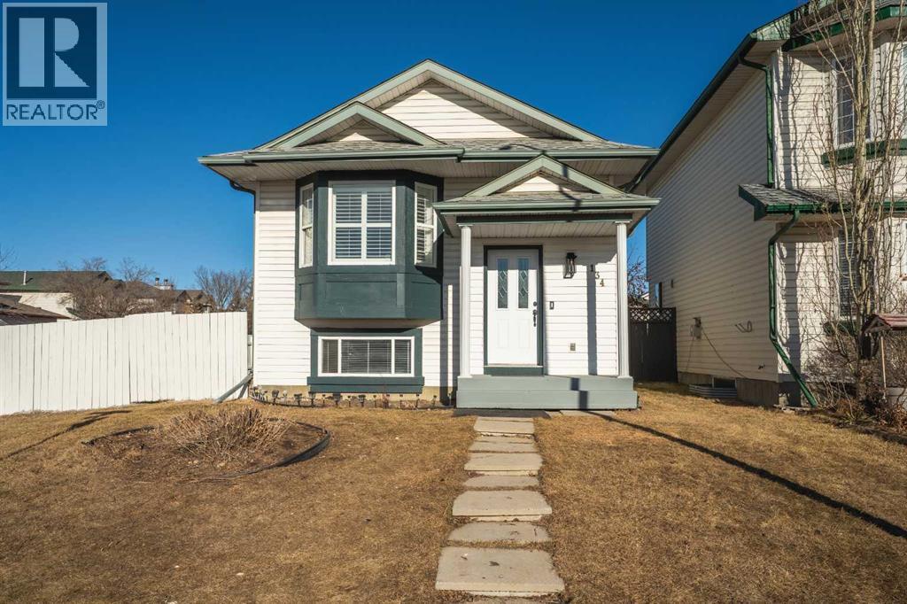 134 Erin Meadow Crescent Se, Calgary, Alberta  T2B 3L5 - Photo 3 - A2255671