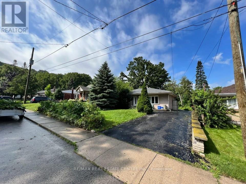 196 RIFLE RANGE ROAD, Hamilton, Ontario