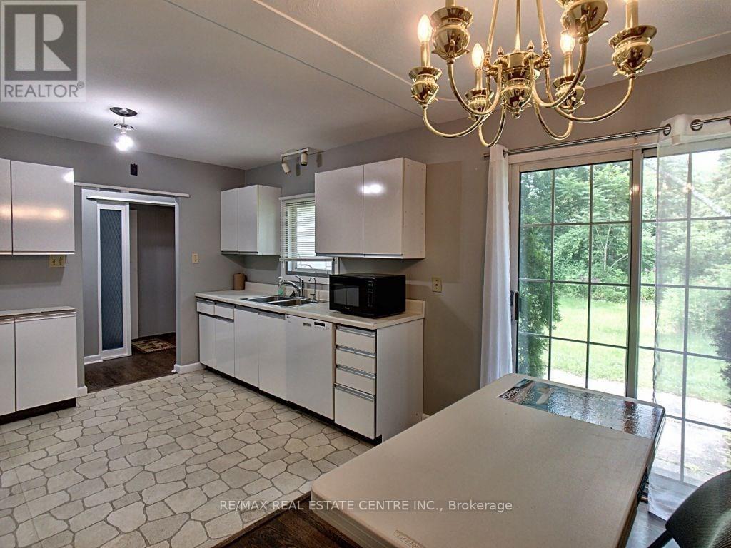 196 Rifle Range Road, Hamilton, Ontario  L8S 3B9 - Photo 5 - X12769156