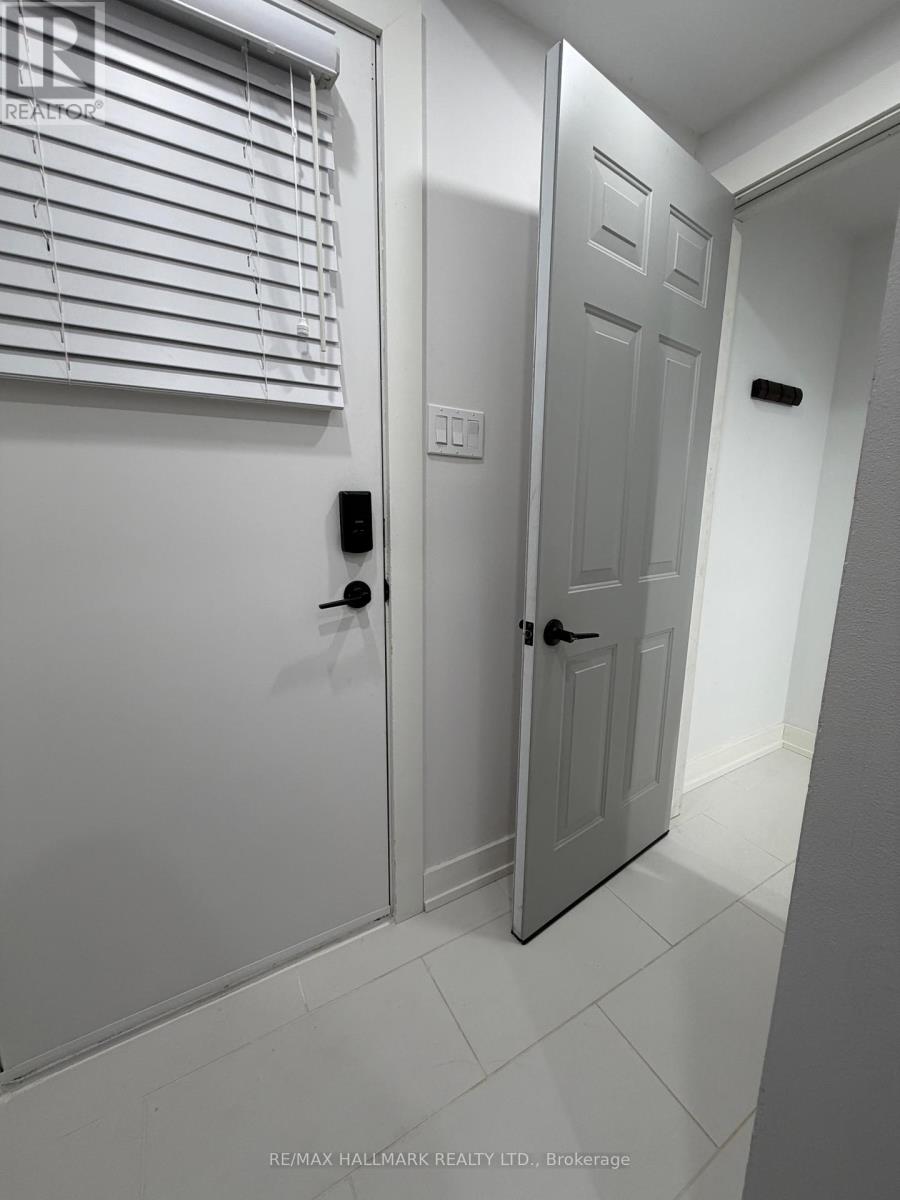 1211 Bridge Gate (Basement) Crescent, Pickering, Ontario  L1X 1A3 - Photo 2 - E12769090