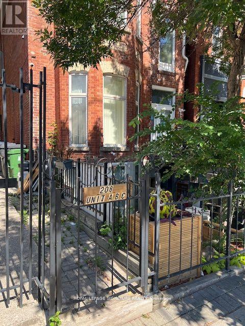A - 208 Carlton Street, Toronto, Ontario  M5A 2L1 - Photo 1 - C12769208