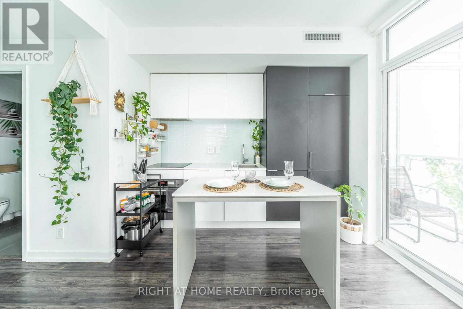 1806 - 33 Helendale Avenue, Toronto, Ontario  M4R 0A4 - Photo 3 - C12769230