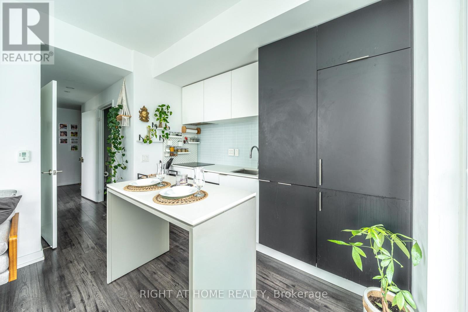 1806 - 33 Helendale Avenue, Toronto, Ontario  M4R 0A4 - Photo 4 - C12769230