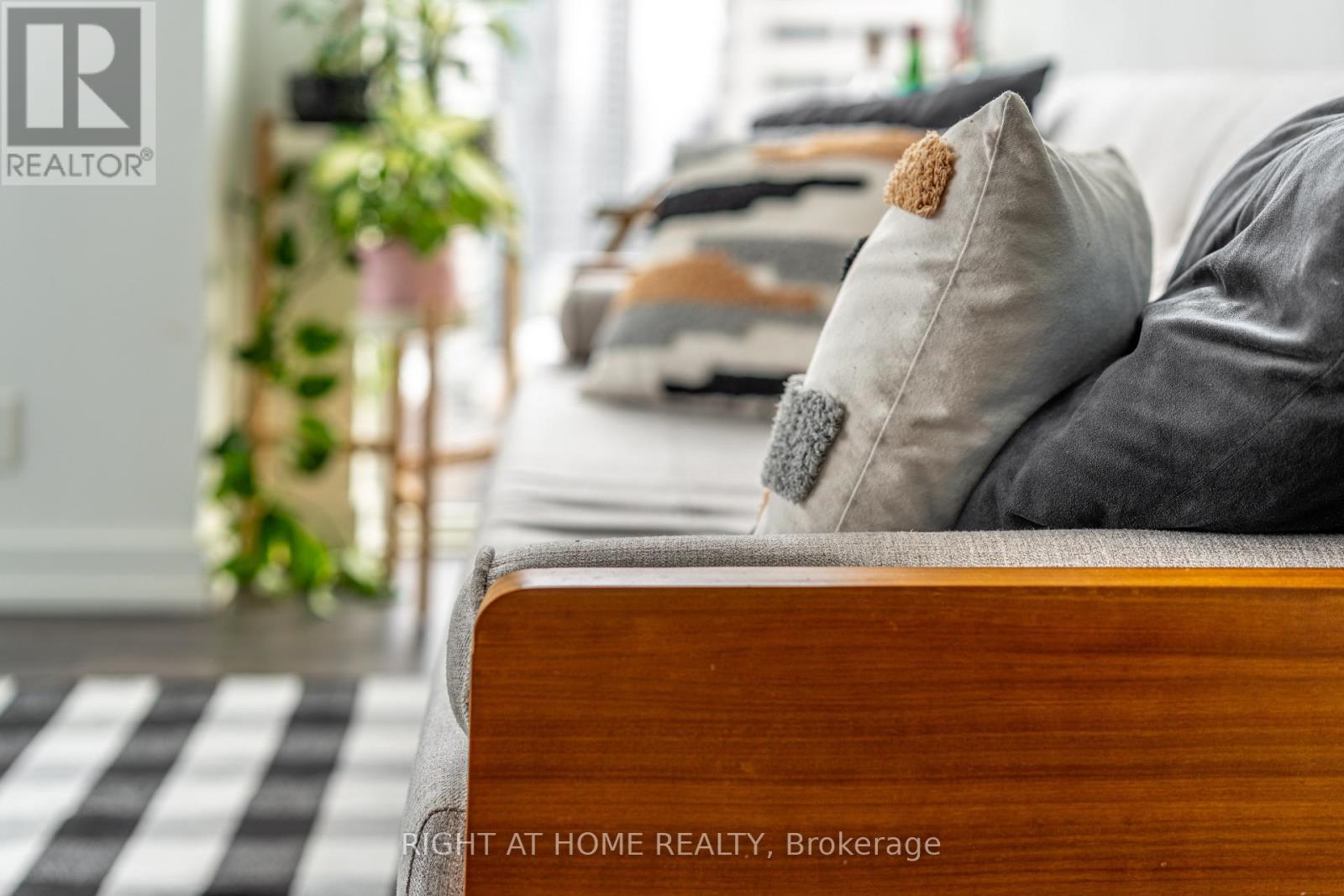 1806 - 33 Helendale Avenue, Toronto, Ontario  M4R 0A4 - Photo 9 - C12769230