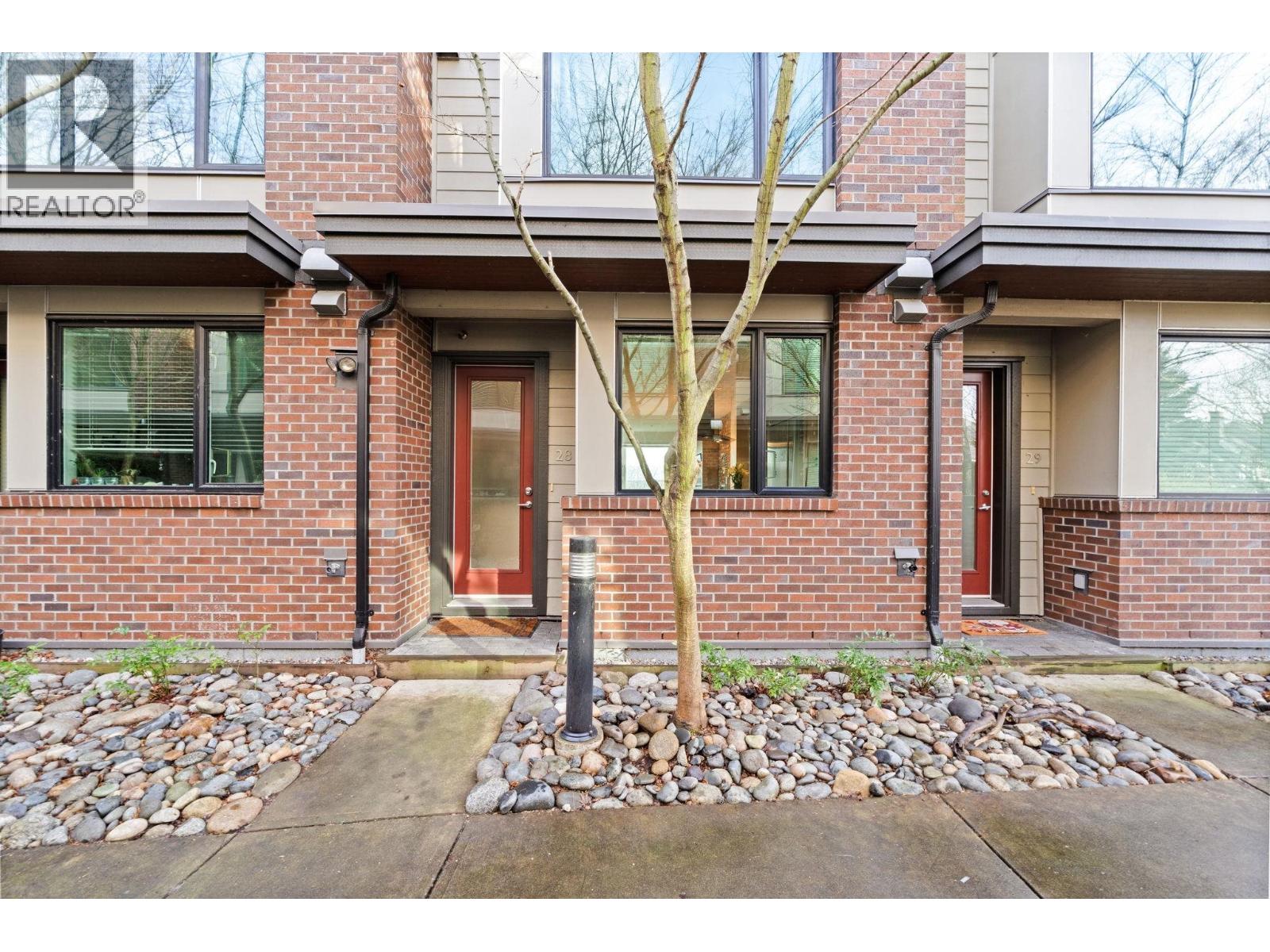 28 230 Salter Street, New Westminster, British Columbia  V3M 0G1 - Photo 2 - R3082652