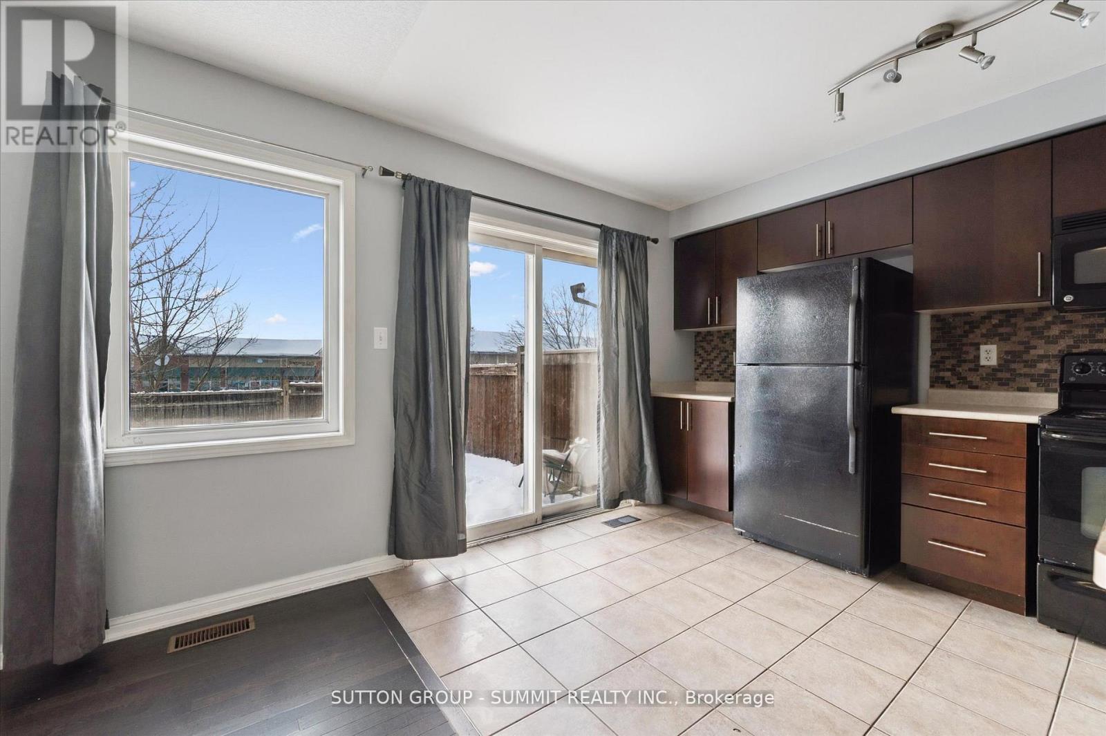 4 - 71 Garth Massey Drive, Cambridge, Ontario  N1T 2G8 - Photo 9 - X12769202