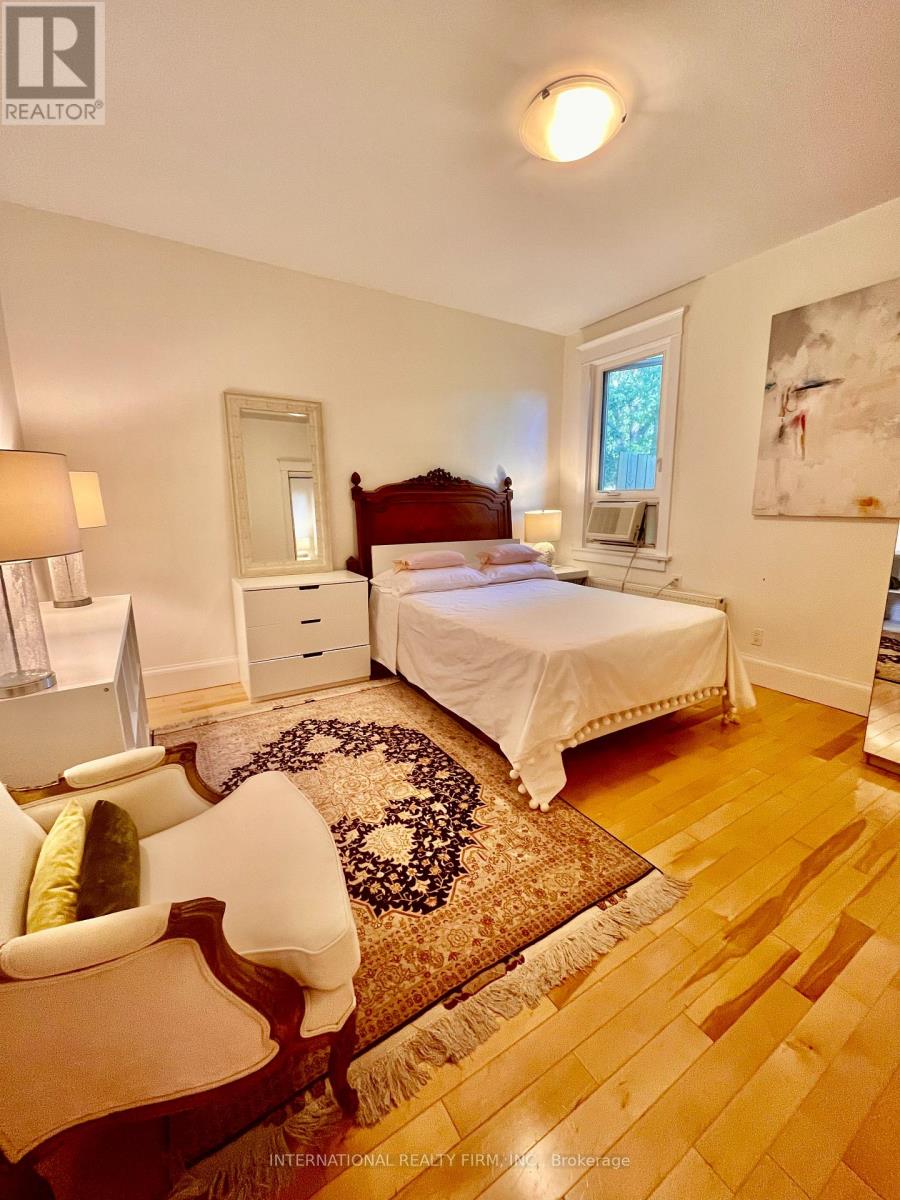 Upper - 220 Rose Park Drive, Toronto (Rosedale-Moore Park), Ontario  M4T 1R5 - Photo 15 - C12767404