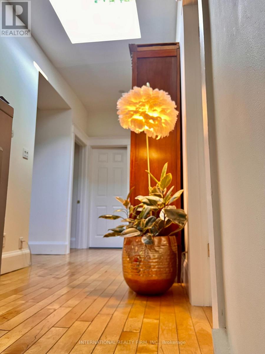 Upper - 220 Rose Park Drive, Toronto (Rosedale-Moore Park), Ontario  M4T 1R5 - Photo 7 - C12767404