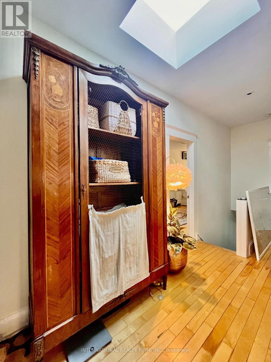 Upper - 220 Rose Park Drive, Toronto (Rosedale-Moore Park), Ontario  M4T 1R5 - Photo 8 - C12767404