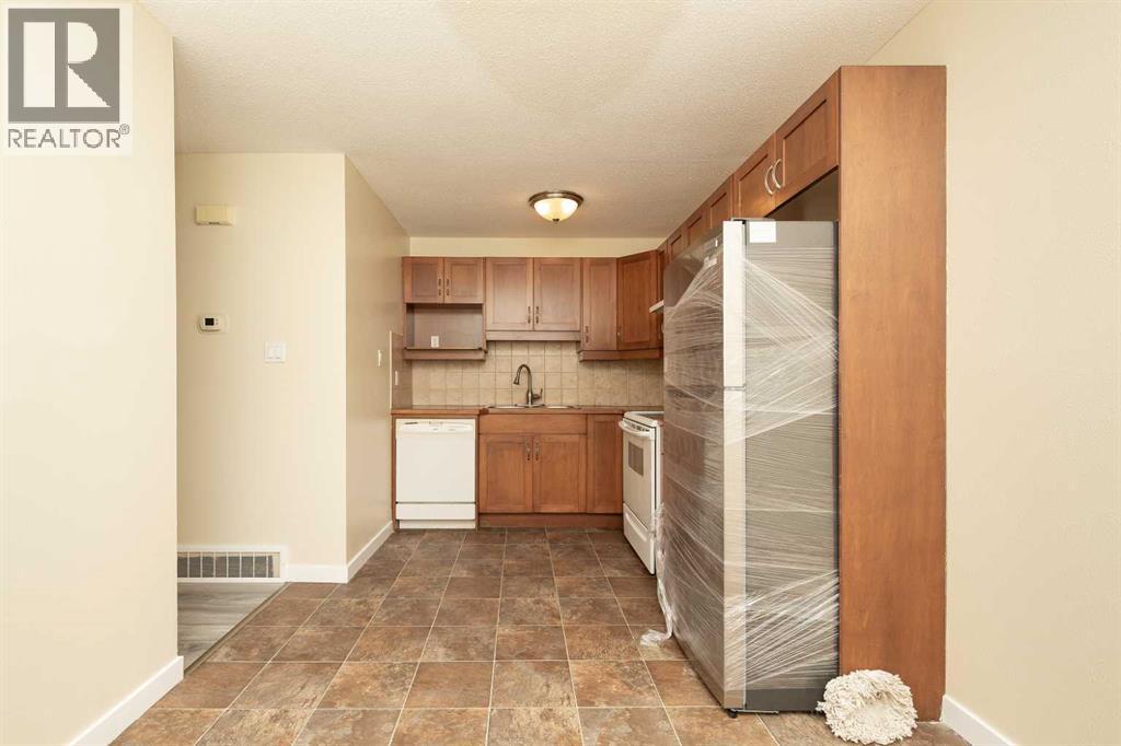 3, 2402 23 Street N, Lethbridge, Alberta  T1H 4R7 - Photo 7 - A2281642