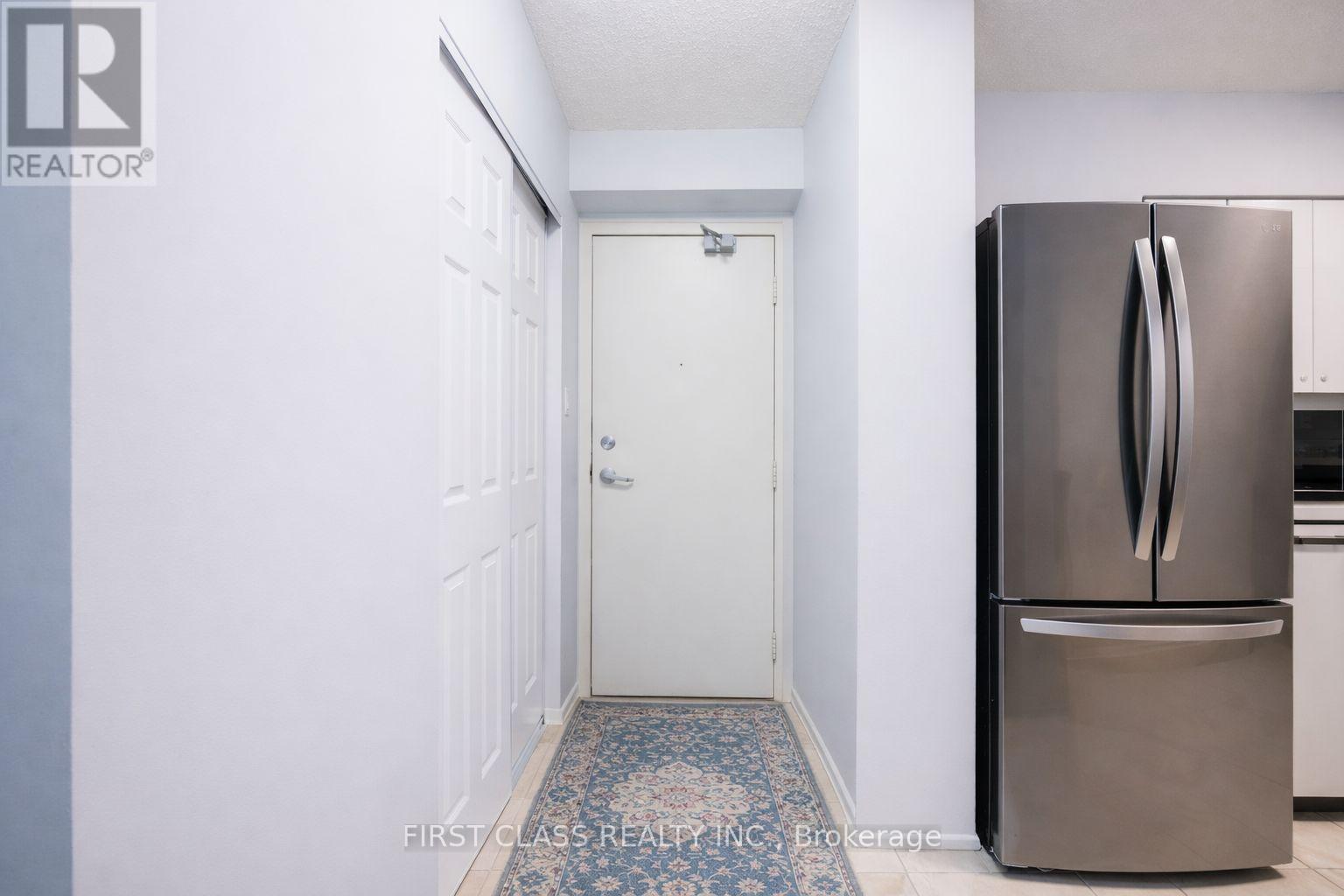 812 - 260 Davis Drive, Newmarket, Ontario  L3Y 7C3 - Photo 5 - N12683460