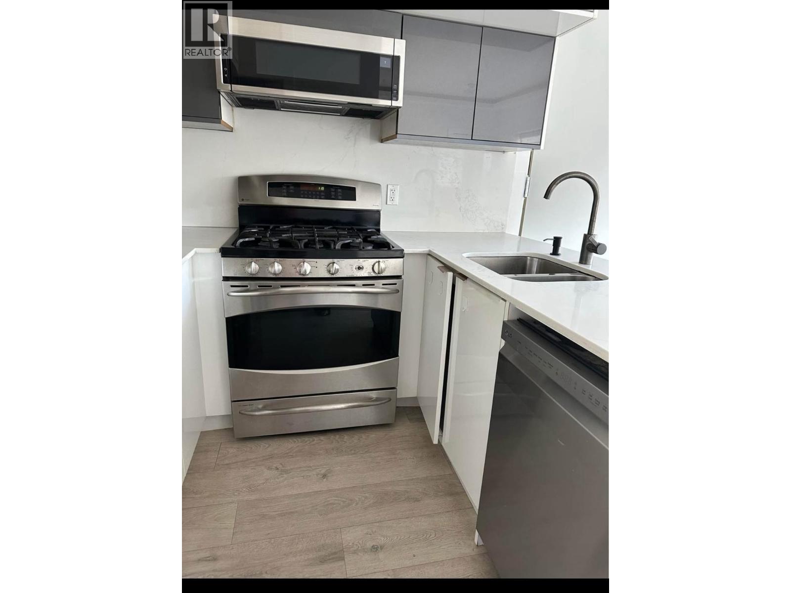 2626 Spuraway Avenue, Coquitlam, British Columbia  V3C 4K5 - Photo 3 - R3087692