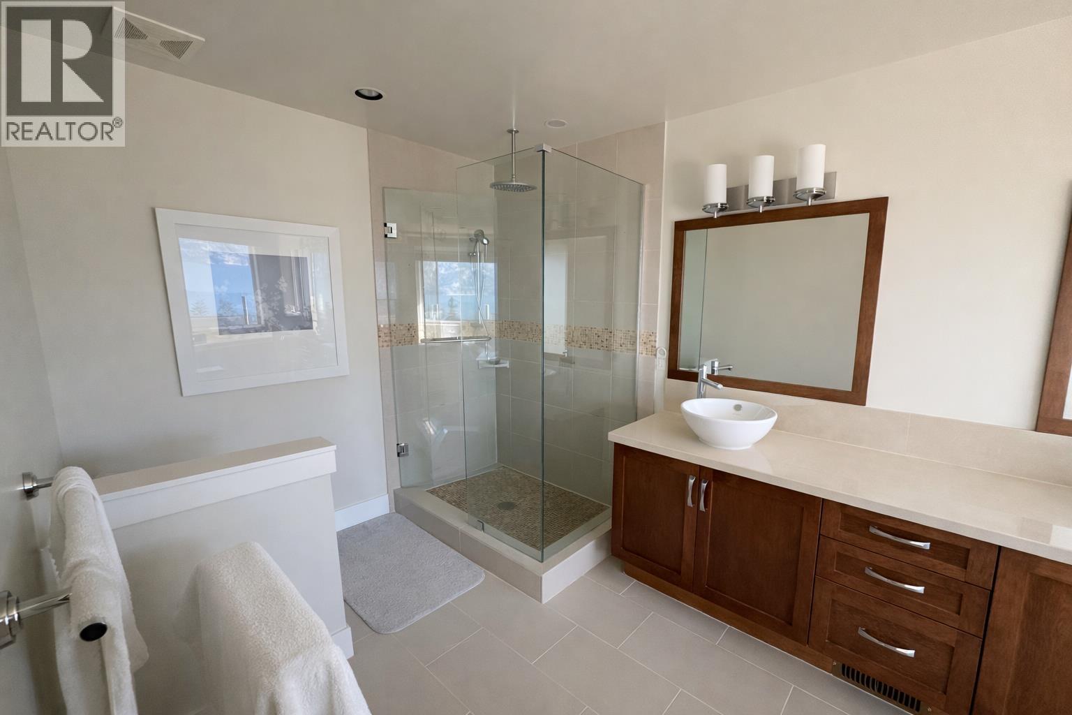 700 Ocean Crest Drive, Furry Creek, British Columbia  V8B 1A3 - Photo 11 - R3087611