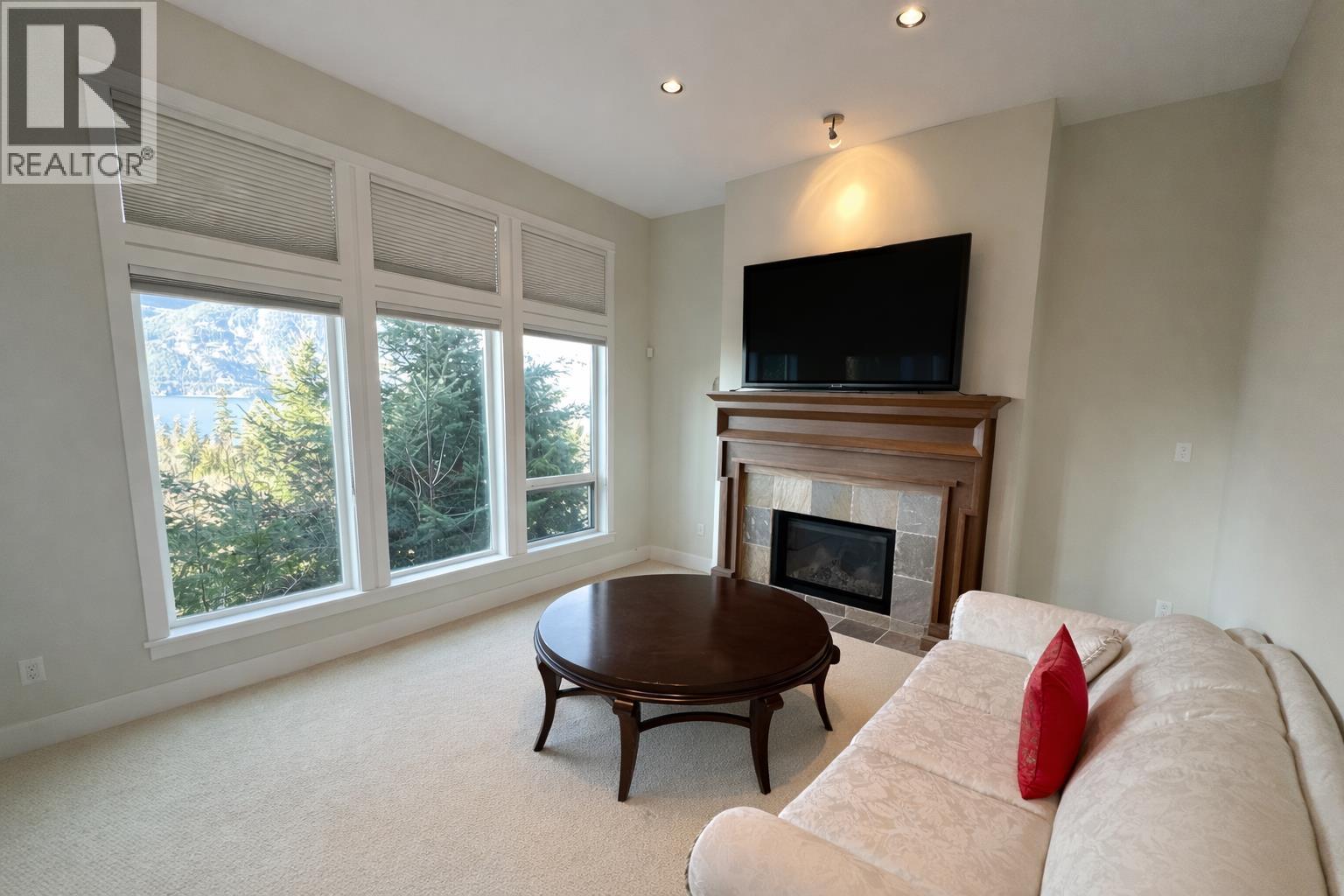 700 Ocean Crest Drive, Furry Creek, British Columbia  V8B 1A3 - Photo 6 - R3087611