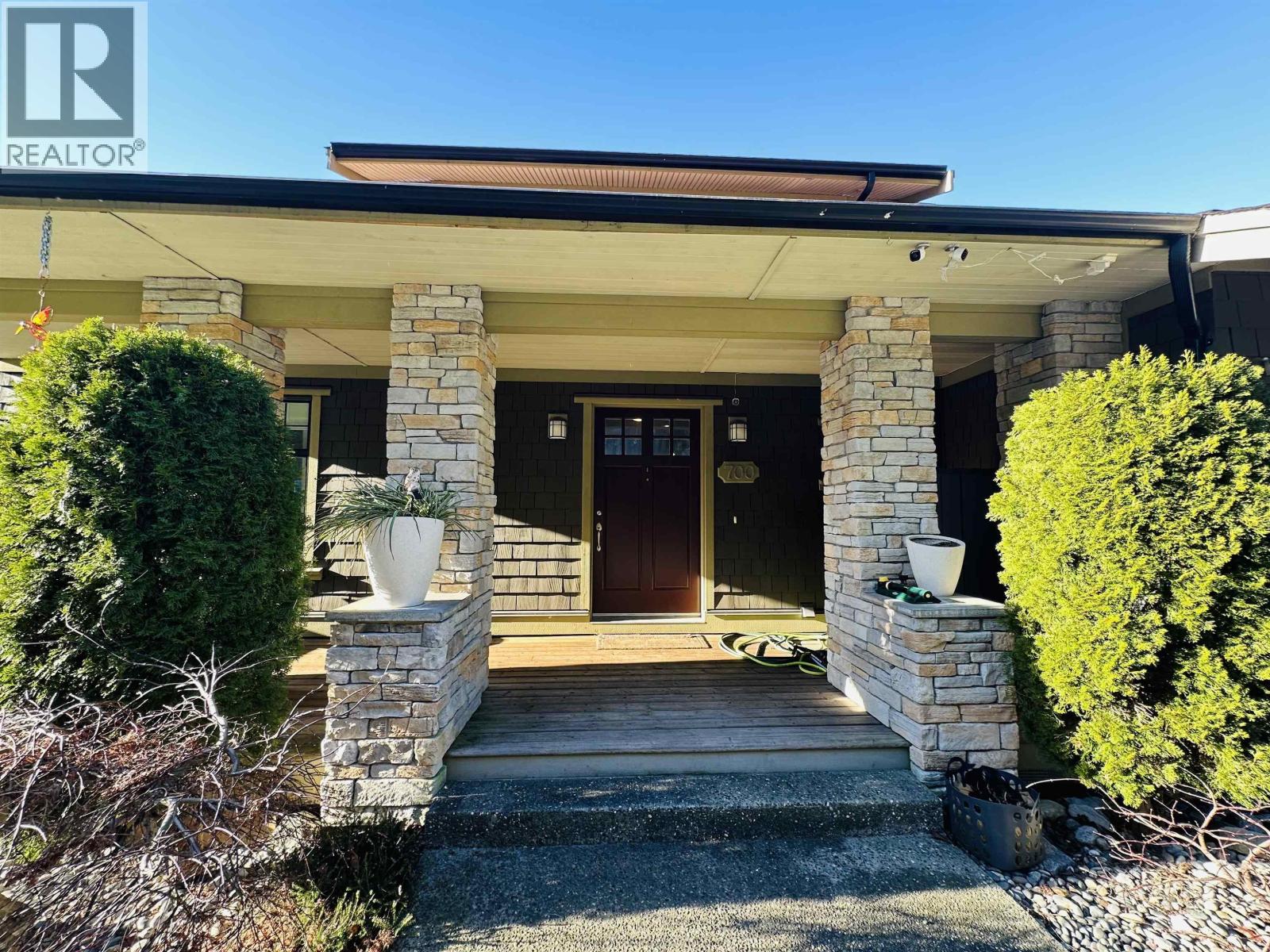 700 Ocean Crest Drive, Furry Creek, British Columbia  V8B 1A3 - Photo 2 - R3087611