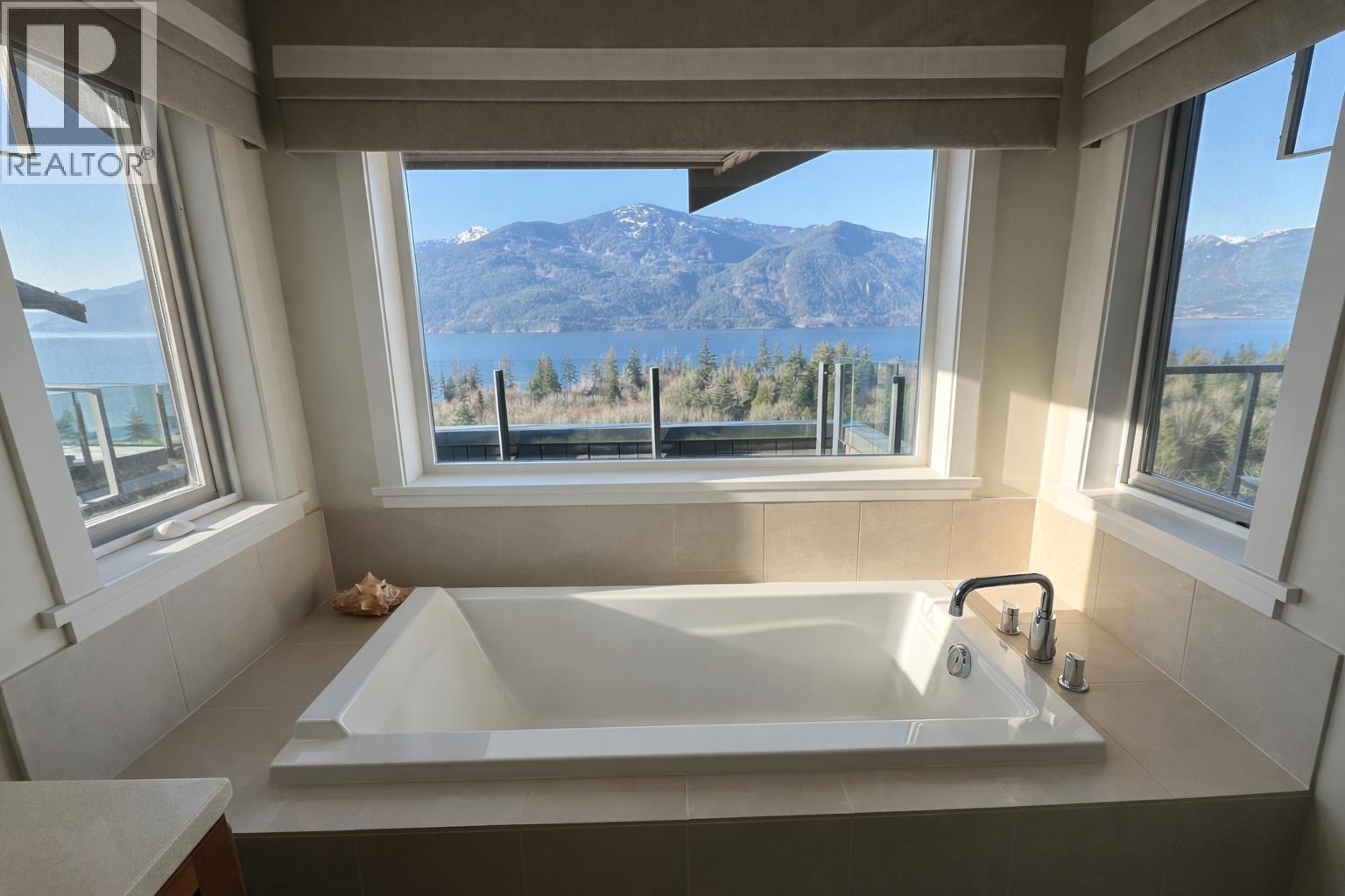 700 Ocean Crest Drive, Furry Creek, British Columbia  V8B 1A3 - Photo 12 - R3087611