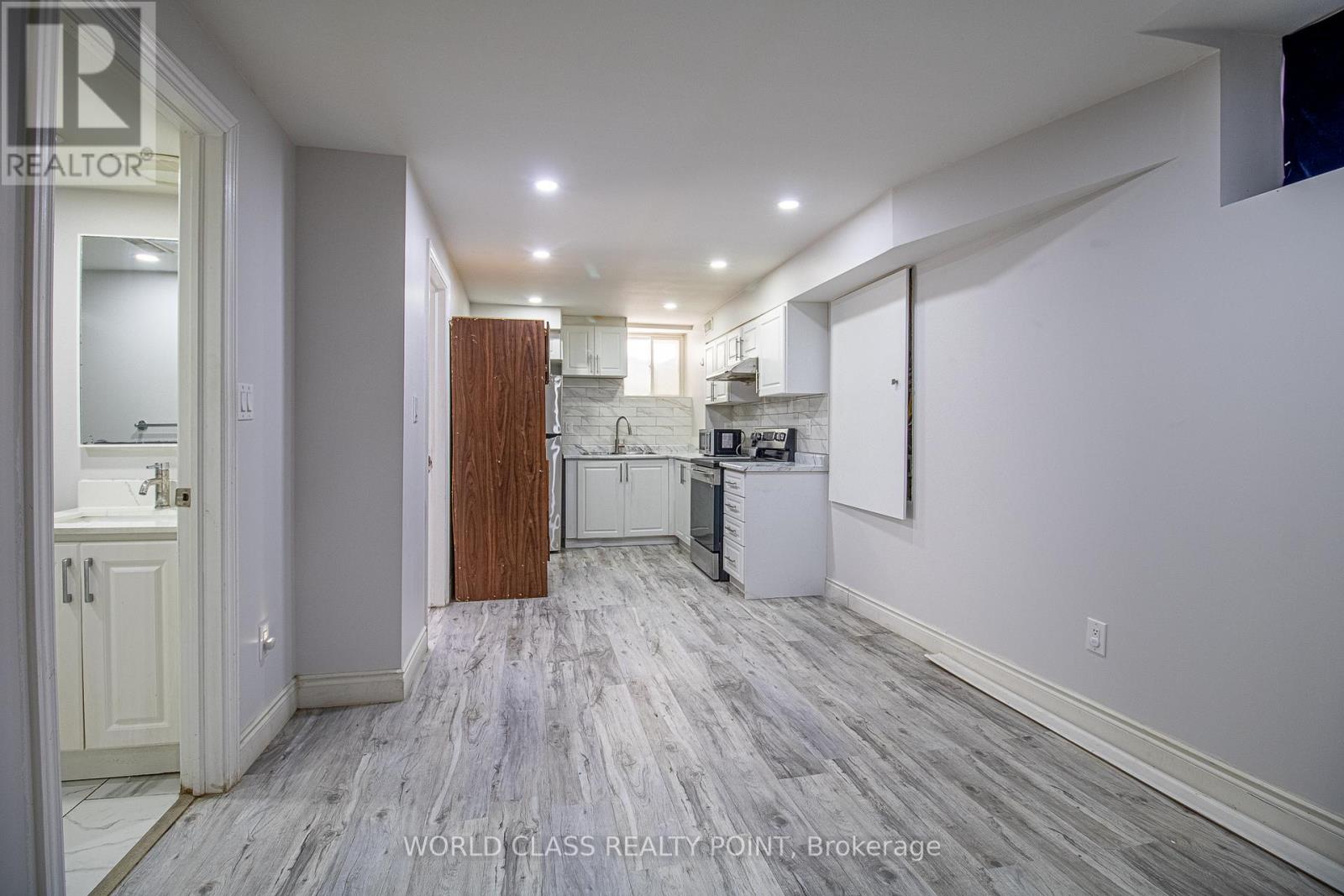 4 Hashmi Place, Brampton, Ontario  L6Y 6K1 - Photo 12 - W12769258