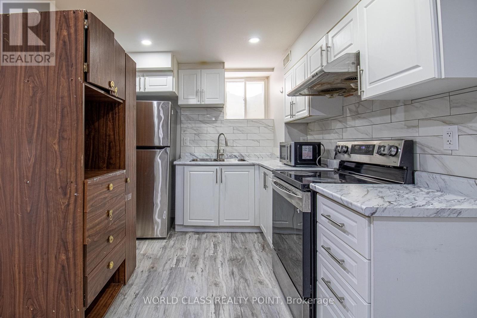 4 Hashmi Place, Brampton, Ontario  L6Y 6K1 - Photo 2 - W12769258