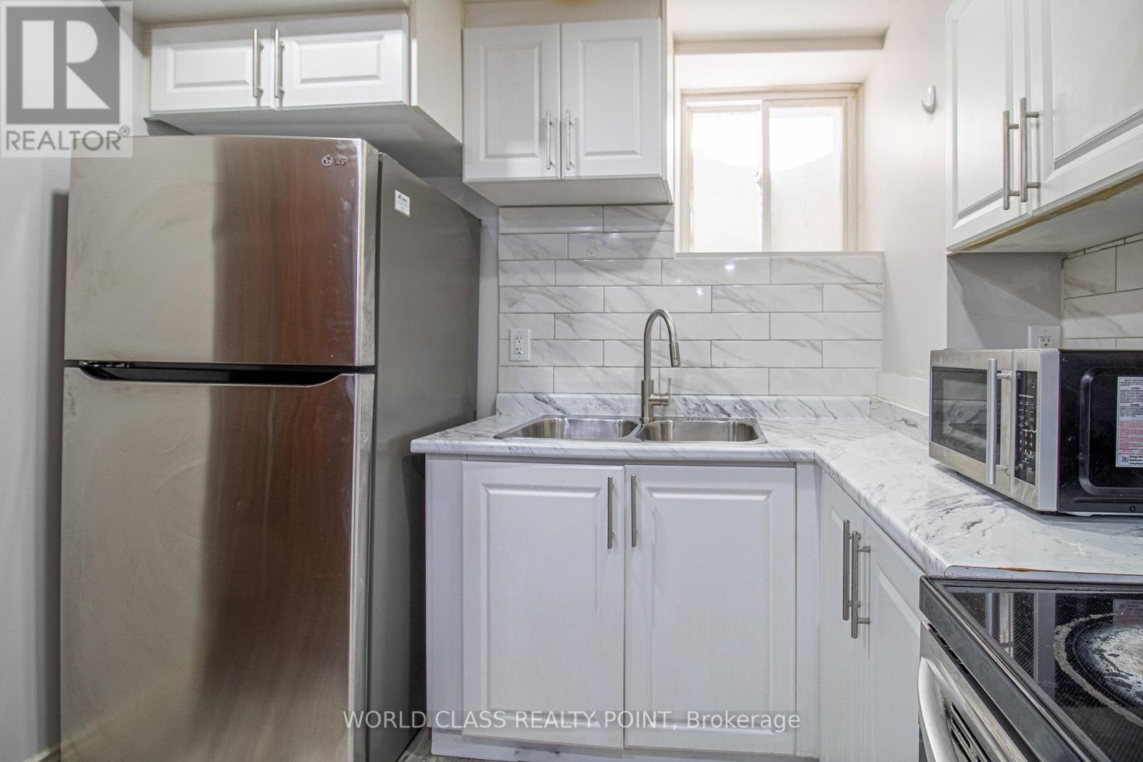 4 Hashmi Place, Brampton, Ontario  L6Y 6K1 - Photo 4 - W12769258