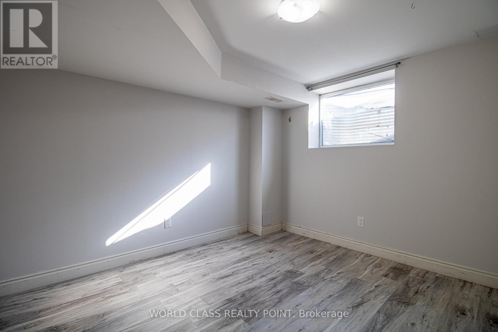 4 Hashmi Place, Brampton, Ontario  L6Y 6K1 - Photo 5 - W12769258