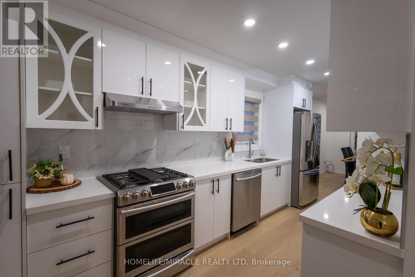 2 Santa Anita Court, Brampton, Ontario  L6Y 4P8 - Photo 10 - W12769286