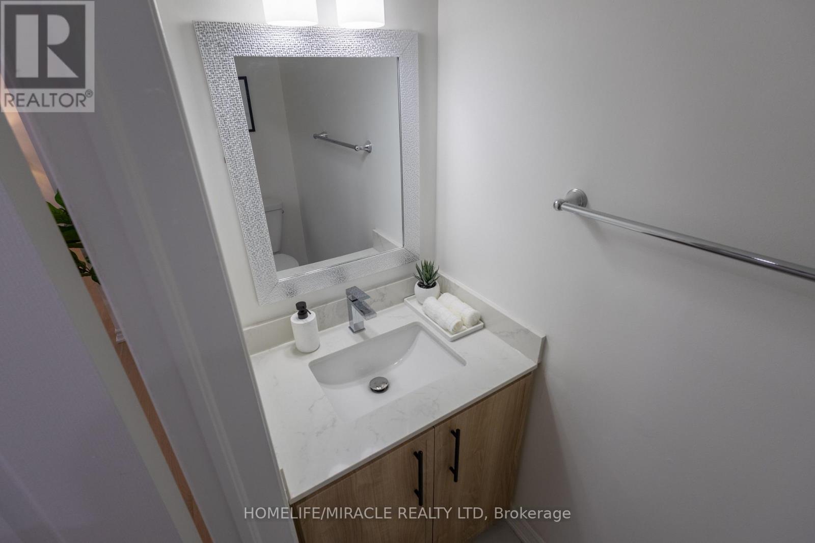 2 Santa Anita Court, Brampton, Ontario  L6Y 4P8 - Photo 19 - W12769286