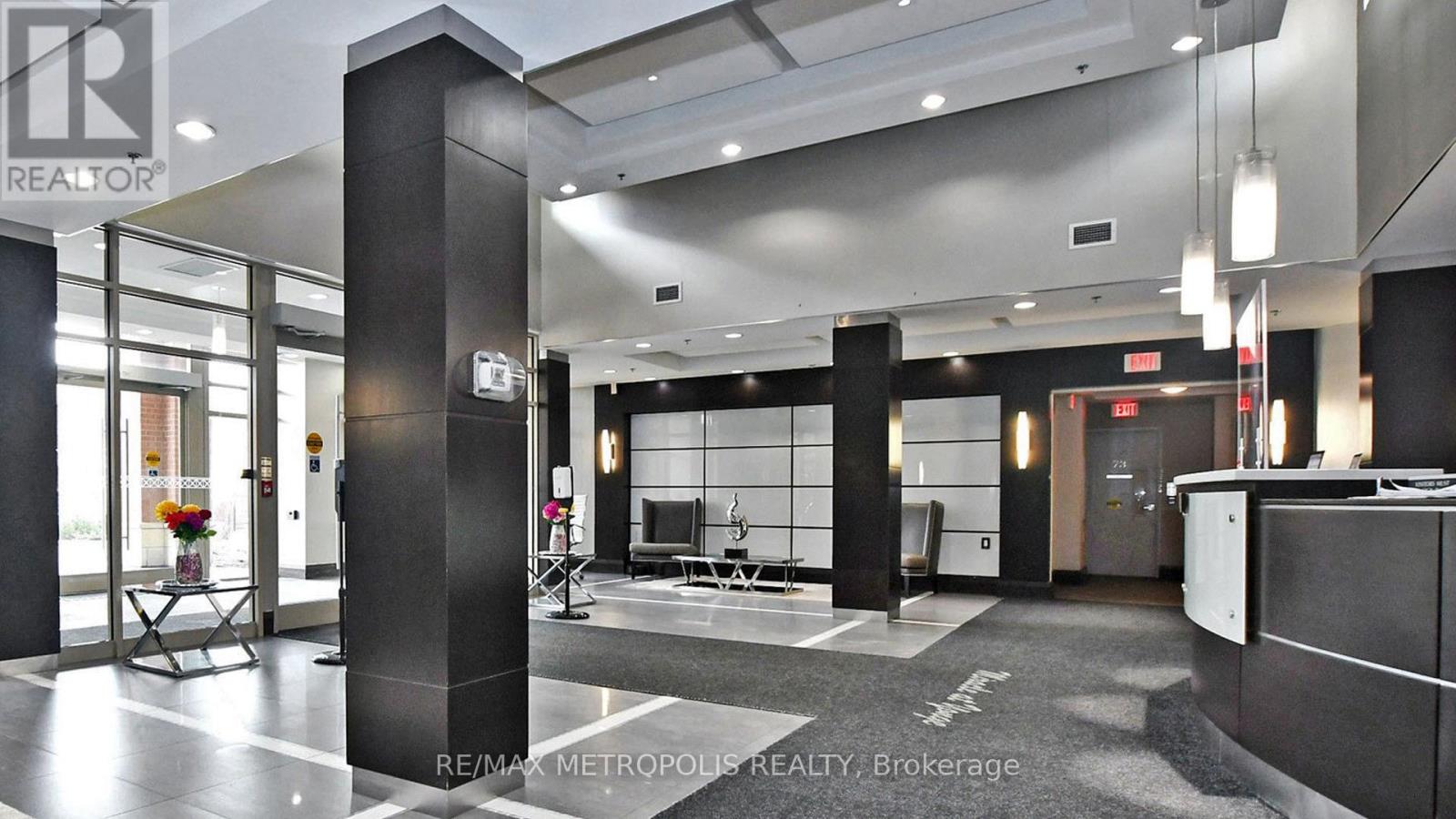 1202 - 75 King Street E, Mississauga, Ontario  L5A 4G5 - Photo 2 - W12769288