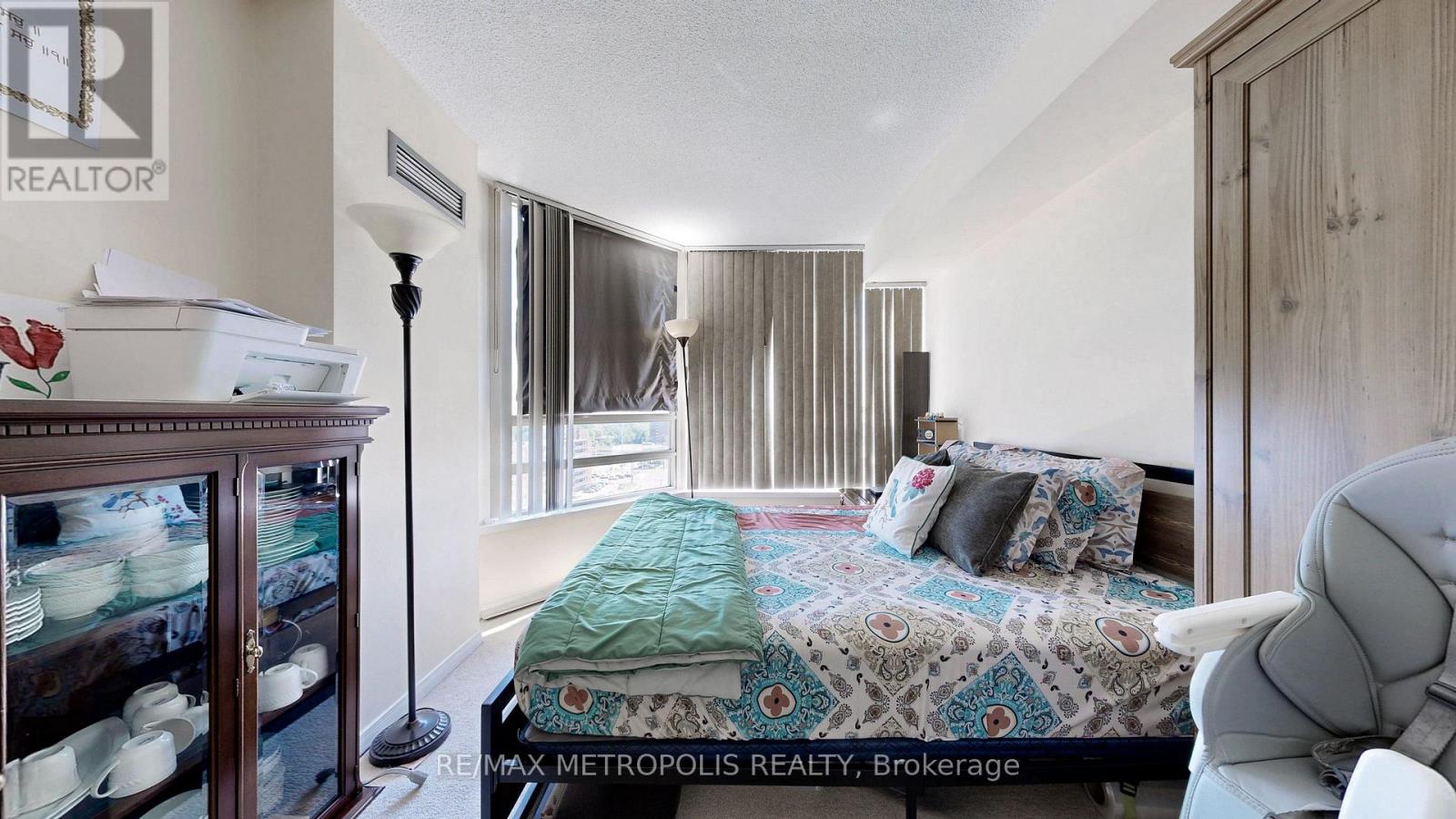 1202 - 75 King Street E, Mississauga, Ontario  L5A 4G5 - Photo 21 - W12769288