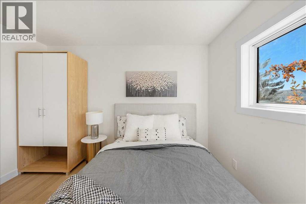 210 Erin Woods Circle Se, Calgary, Alberta  T2B 3E1 - Photo 12 - A2265036