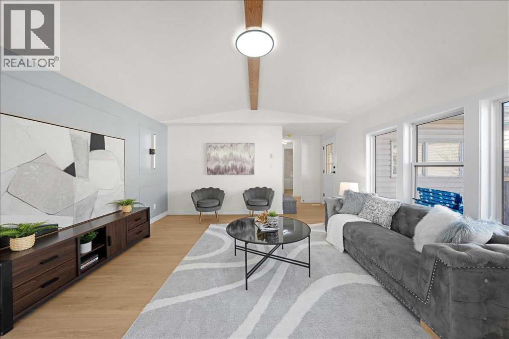 210 Erin Woods Circle Se, Calgary, Alberta  T2B 3E1 - Photo 18 - A2265036