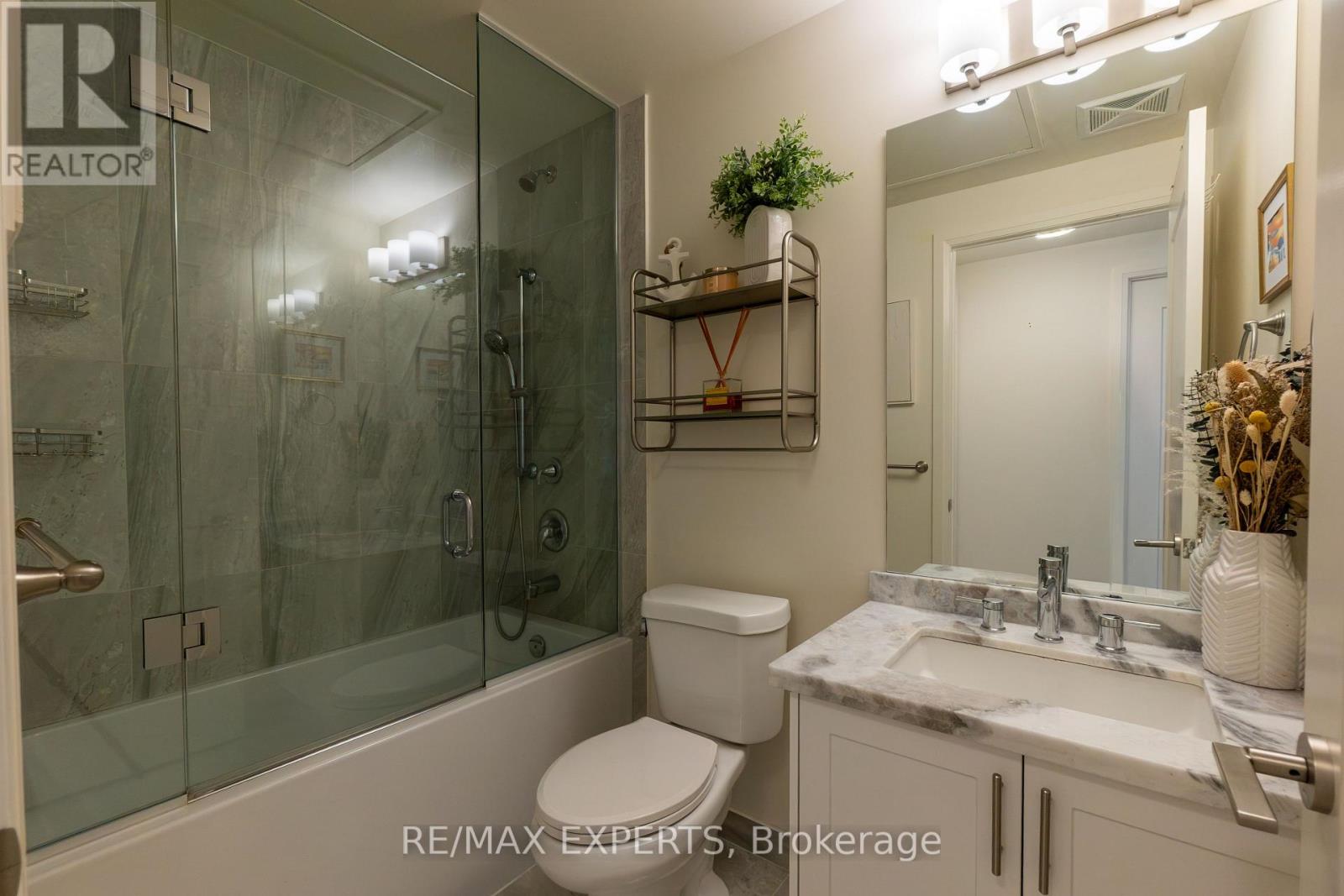 1822 - 9000 Jane Street, Vaughan (Concord), Ontario  L4K 0M6 - Photo 9 - N12768760