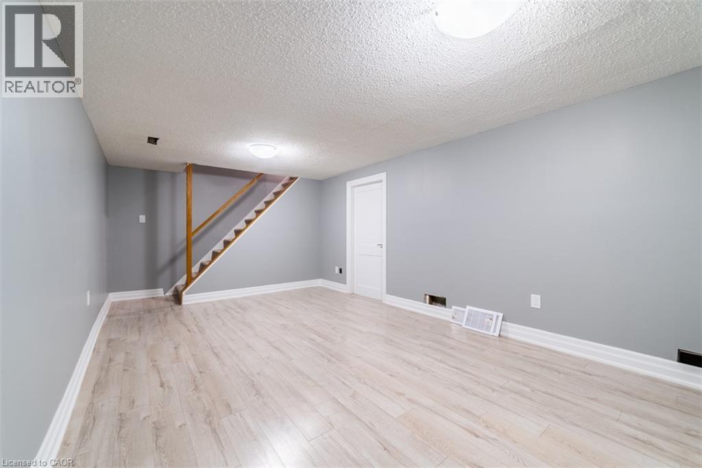 1011 White Oak Drive Unit# 2, Burlington, Ontario  L7T 2L3 - Photo 29 - 40803696