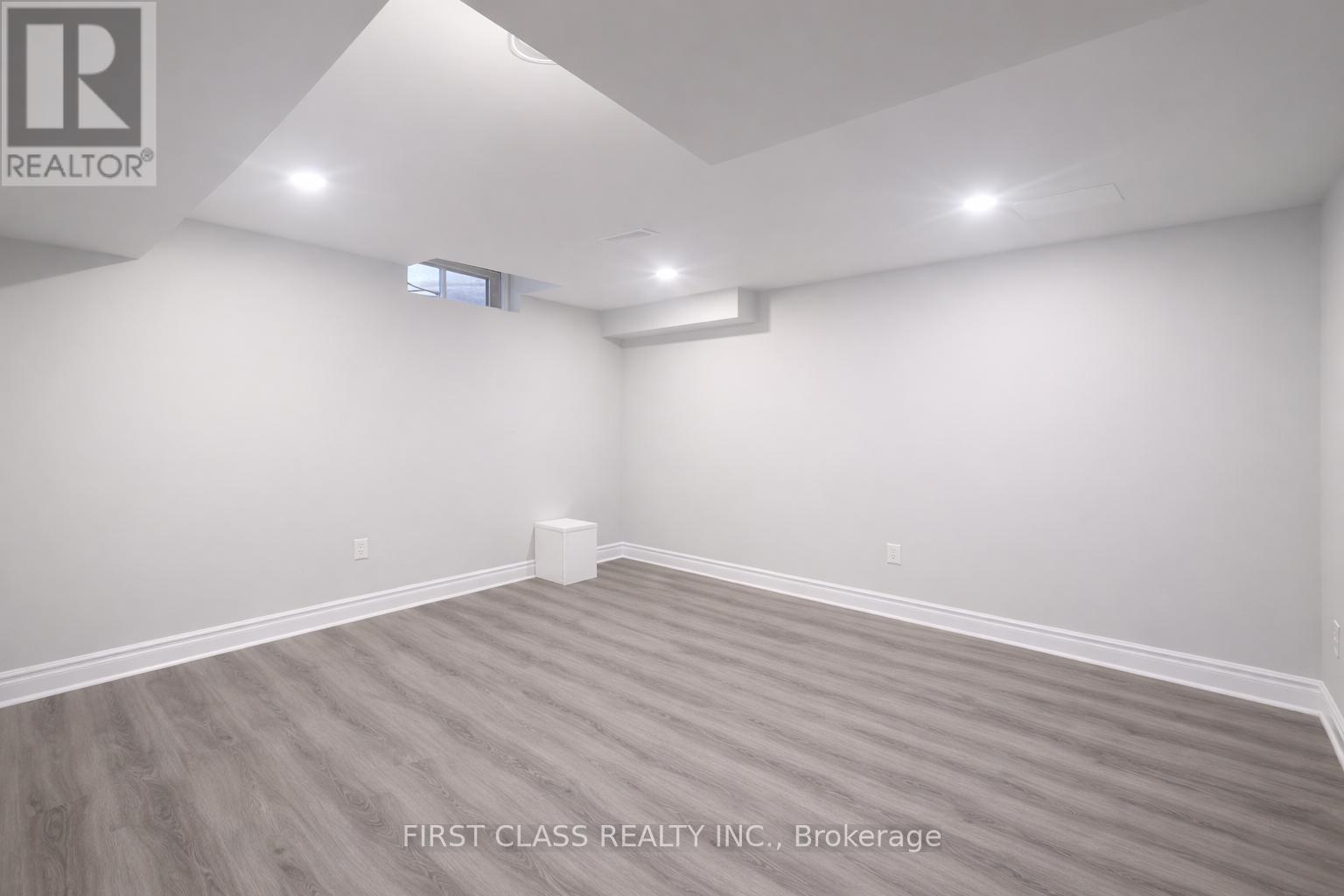 Bsmt - 3280 Pilcom Crescent, Mississauga (Fairview), Ontario  L5B 3X5 - Photo 10 - W12728948