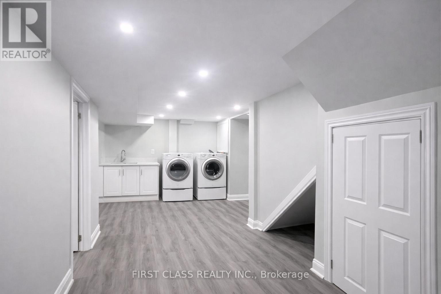 Bsmt - 3280 Pilcom Crescent, Mississauga (Fairview), Ontario  L5B 3X5 - Photo 5 - W12728948