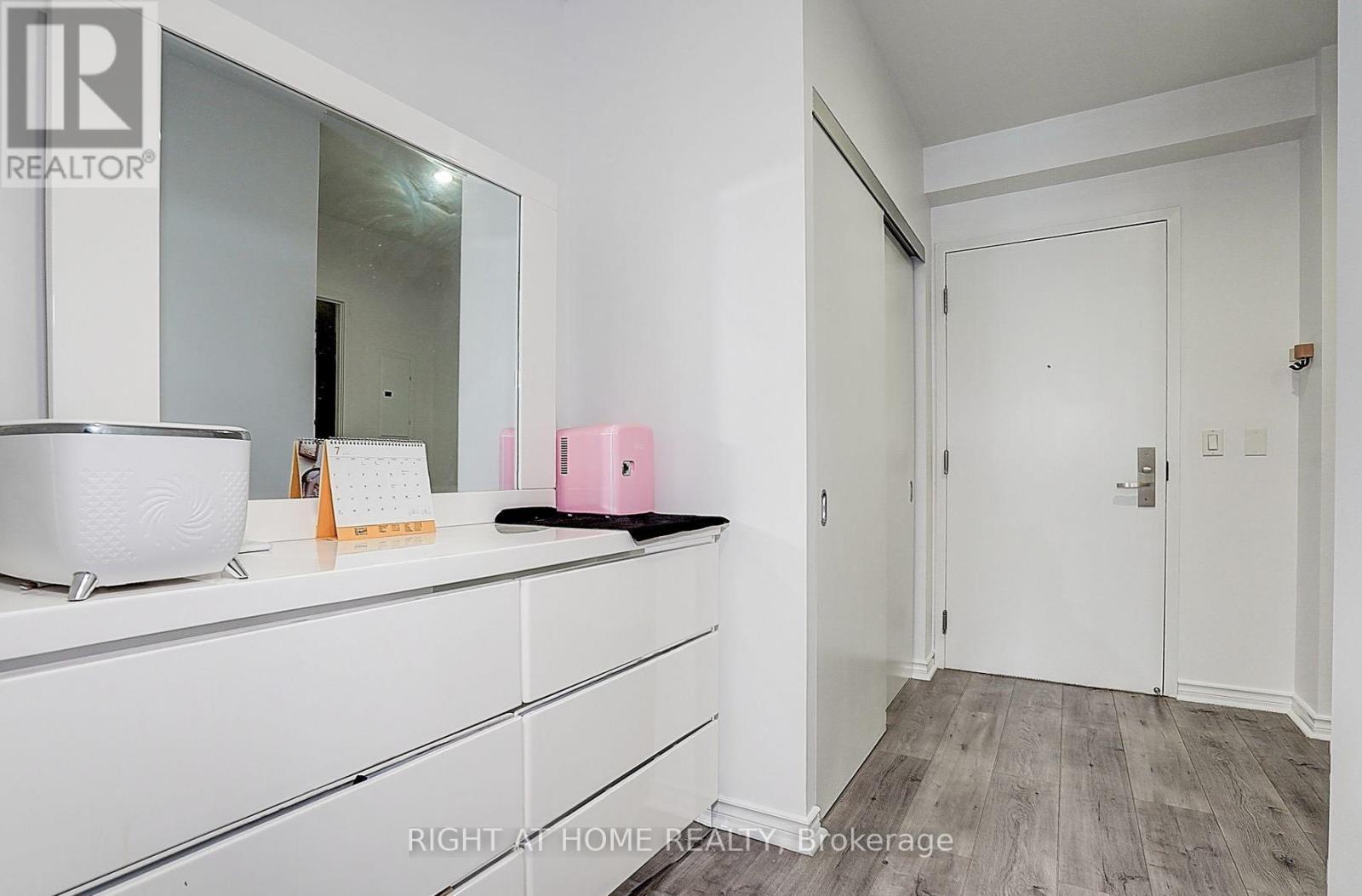 307 - 75 St Nicholas Street, Toronto, Ontario  M4Y 0A5 - Photo 8 - C12769332