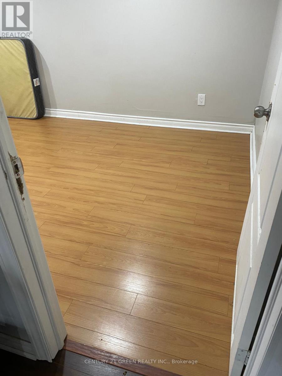 18 Roseglor Crescent, Toronto, Ontario  M1P 3T6 - Photo 16 - E12769294