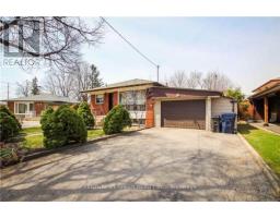 18 ROSEGLOR CRESCENT, Toronto, Ontario
