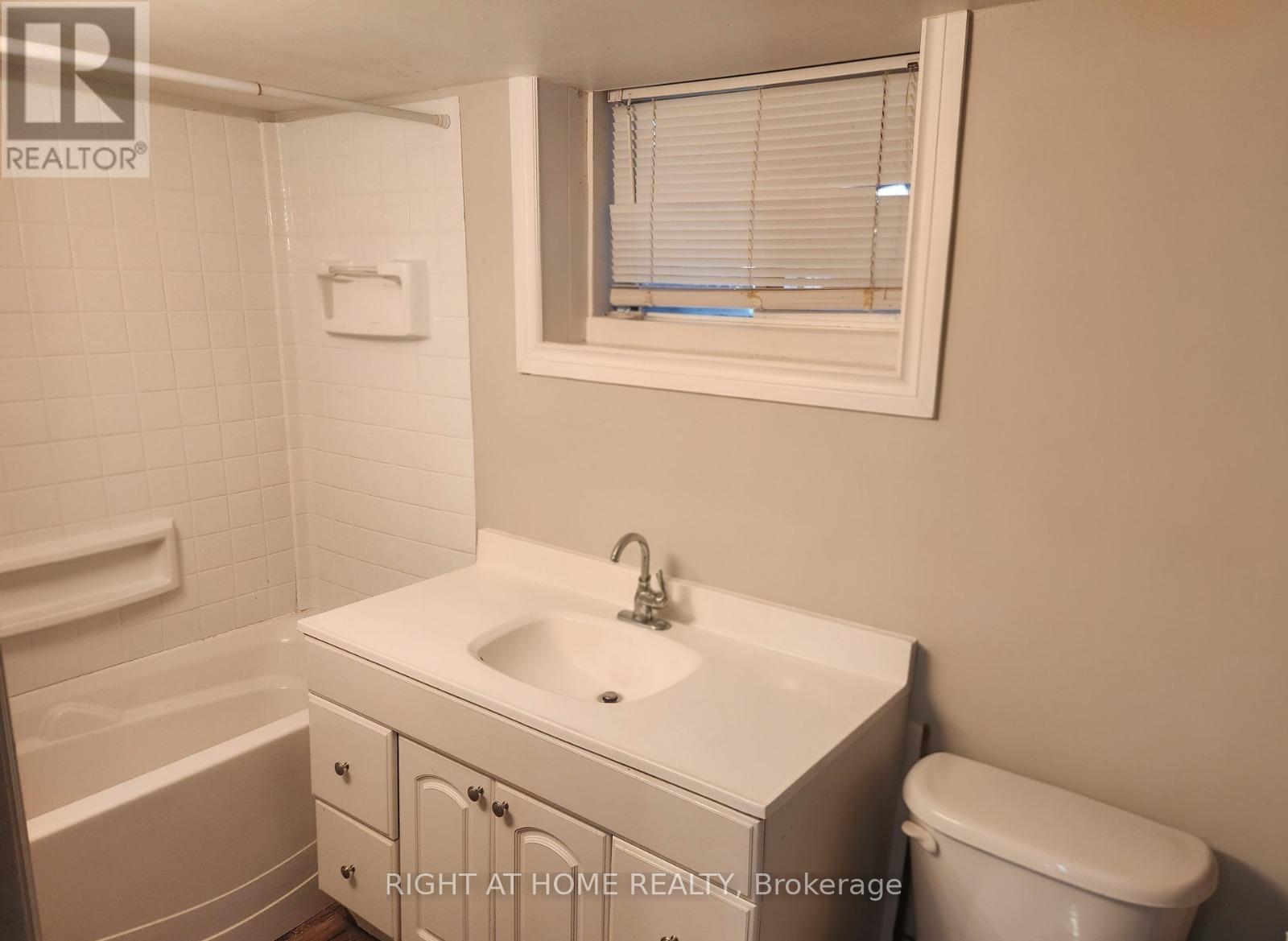 6 Thorncroft Crescent, Ajax, Ontario  L1S 2S2 - Photo 8 - E12769298