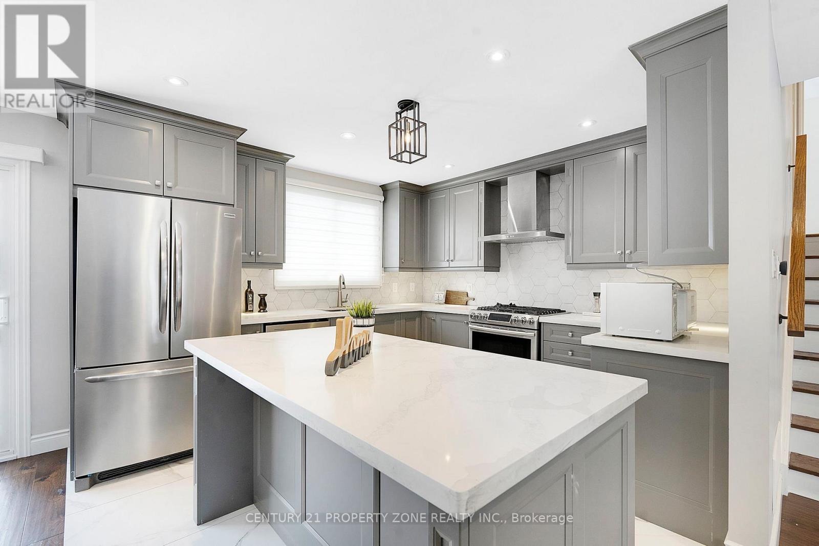 242 Slater Crescent, Oakville, Ontario  L6K 2C8 - Photo 10 - W12769292