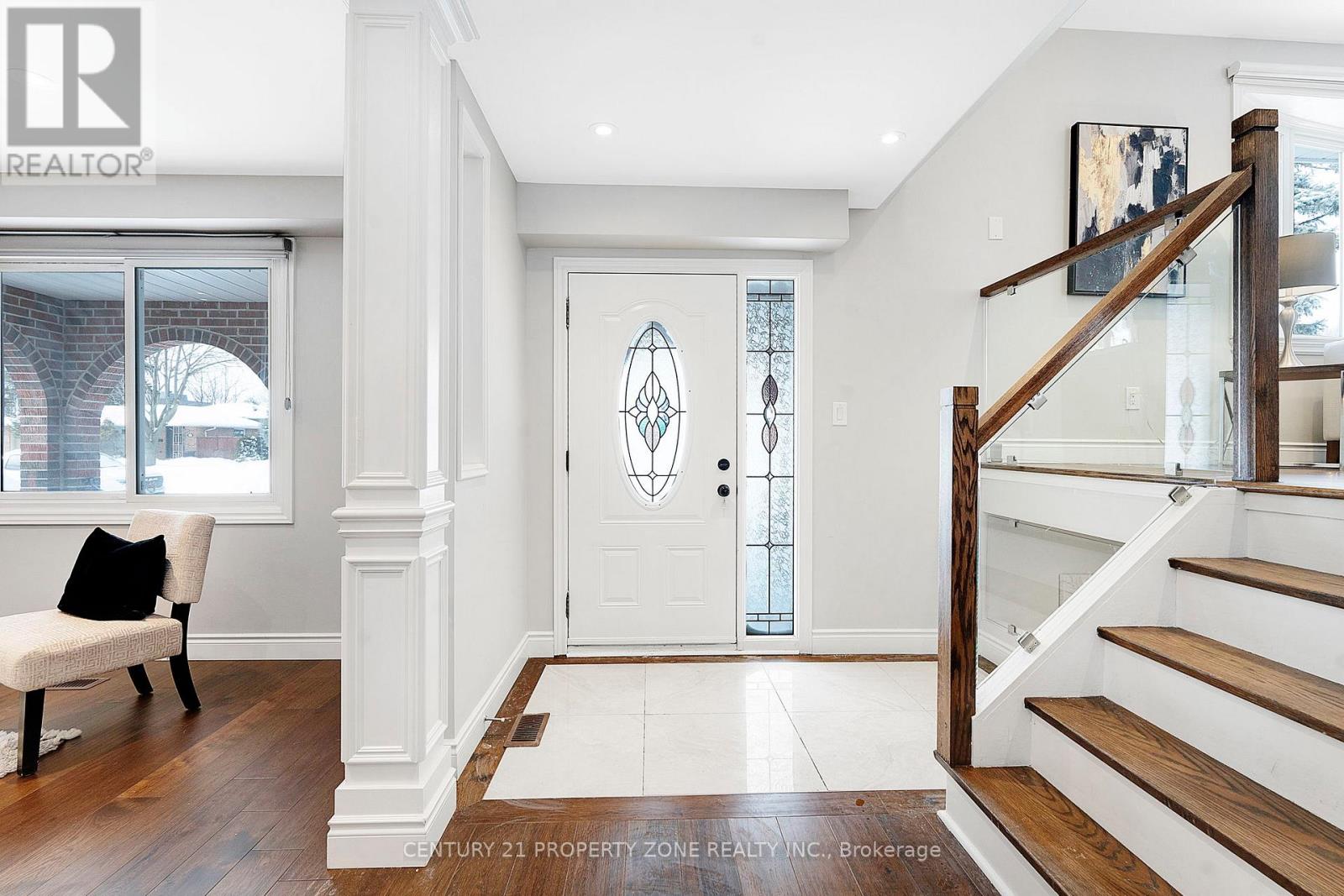 242 Slater Crescent, Oakville, Ontario  L6K 2C8 - Photo 2 - W12769292