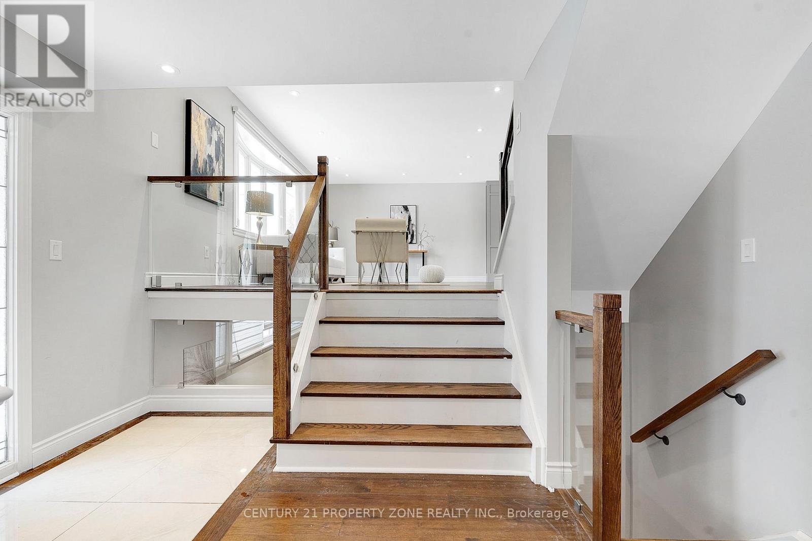 242 Slater Crescent, Oakville, Ontario  L6K 2C8 - Photo 6 - W12769292