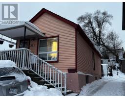 18 HOLMESDALE CRESCENT, Toronto, Ontario